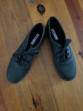 Black ladies leather sneakers